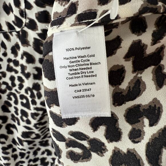 Talbots size L Animal print Buttondown blouse Roll Tab Sleeve - Picture 7 of 9